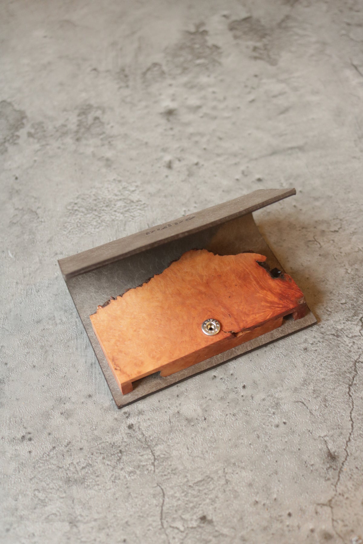 木の名刺入れ　グレー